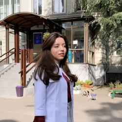 Laura Pivazyan Clubhouse