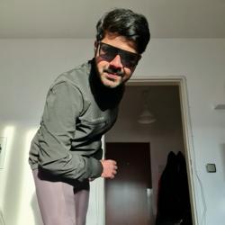 Clubhouse profile picture for @qureshi99