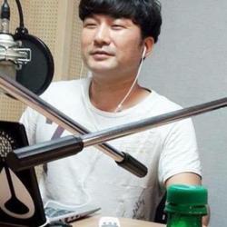 Junho Lee Clubhouse
