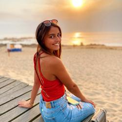 Raquel Leal Clubhouse