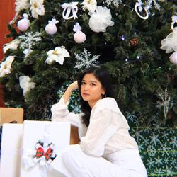 Sarah Pella Clubhouse