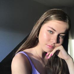 Melisa Taspinar Clubhouse