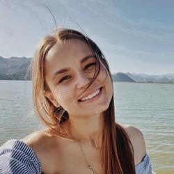 Elena Derpoliuk Clubhouse