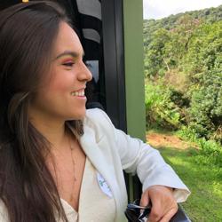 Aline Frutuoso Clubhouse