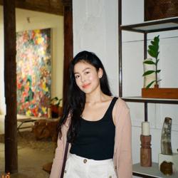 Elle Yanisa Clubhouse