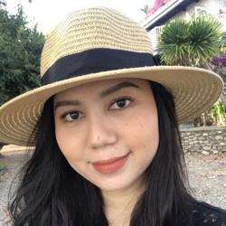 Erika Tania Dessyandra Clubhouse